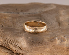 Load image into Gallery viewer, Hōkime Gents 10kt Yellow Gold Comfort Fit Band