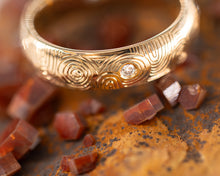 Load image into Gallery viewer, Hōkime Gents 10kt Yellow Gold Comfort Fit Band