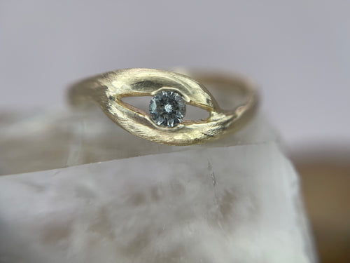 “Nagare” 14kt Yellow Gold Textured Diamond Ring