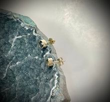 Load image into Gallery viewer, “Sekitsei” 10kt Yellow Gold Earrings