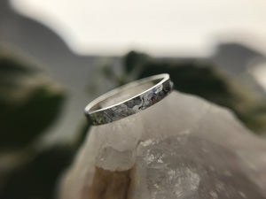 *MADE TO ORDER* Hammered Sterling Silver 2mm Band Midi-Ring